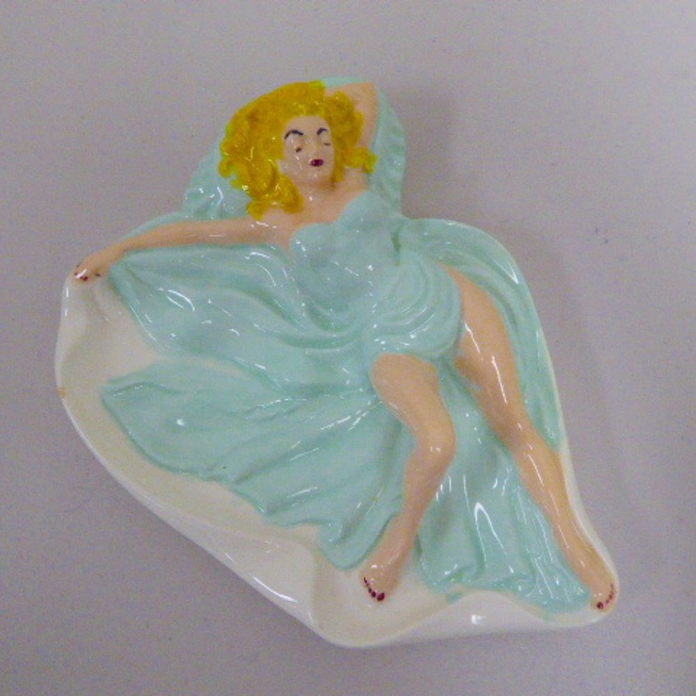 Vintage HOLLAND MOLD Blonde PIN UP GIRL Wall plaque ashtray retro ceramic 50s